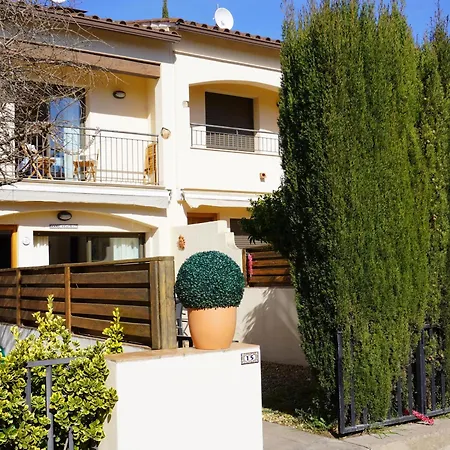 Casa de Férias Casa Moderna Con Piscina Comunitaria, Cerca De Y Actividades En La Playa - Es-323-51 *